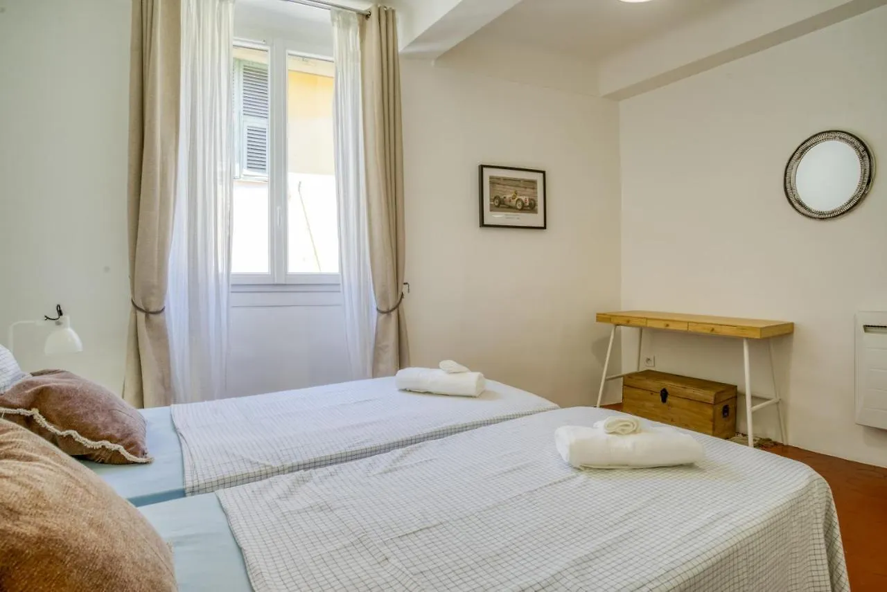 Апартаменты Typique - 2 Bedrooms,Typical Apartment-Old Town Ницца