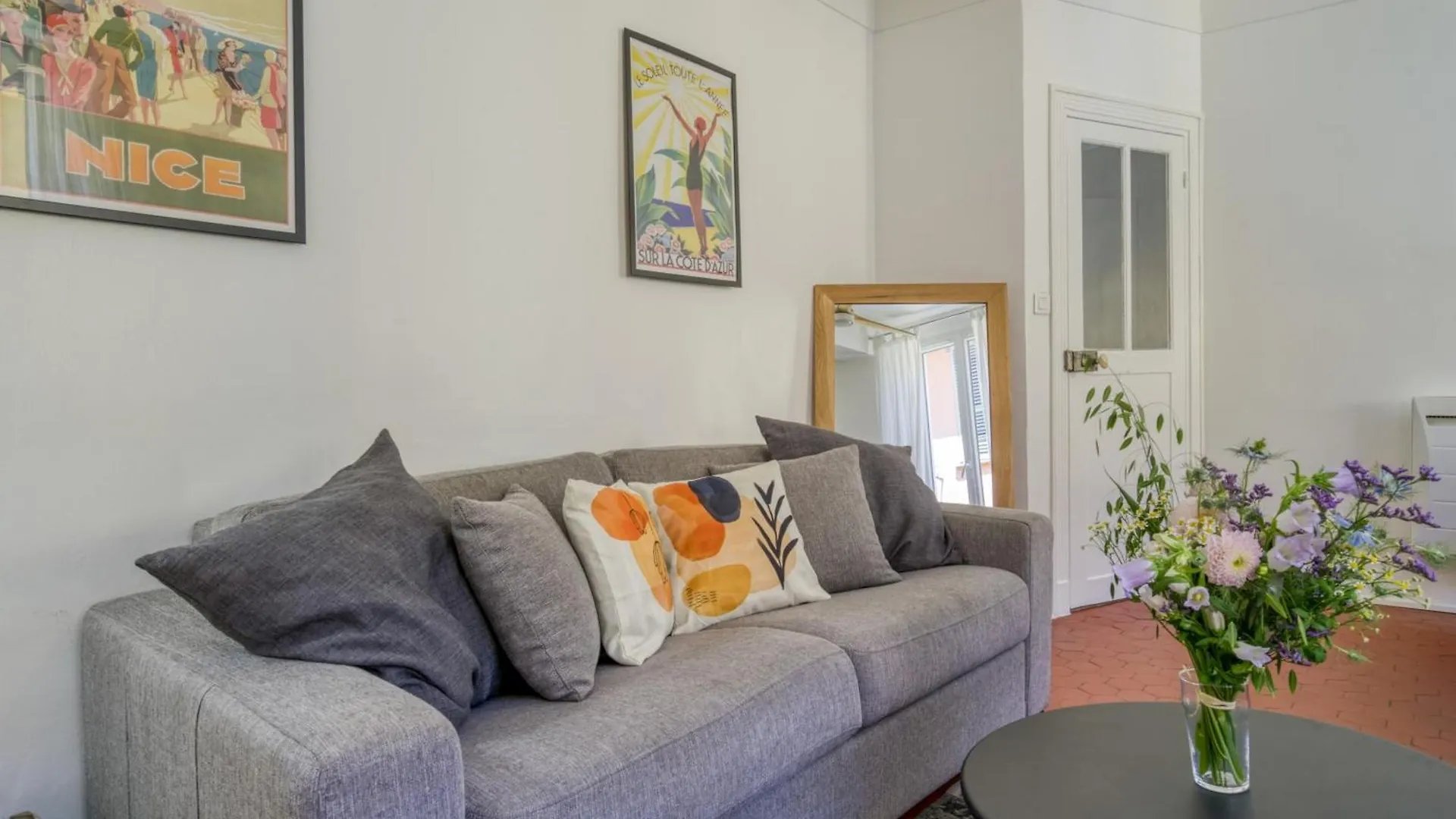 Typique - 2 Bedrooms,Typical Apartment-Old Town Ницца Франция