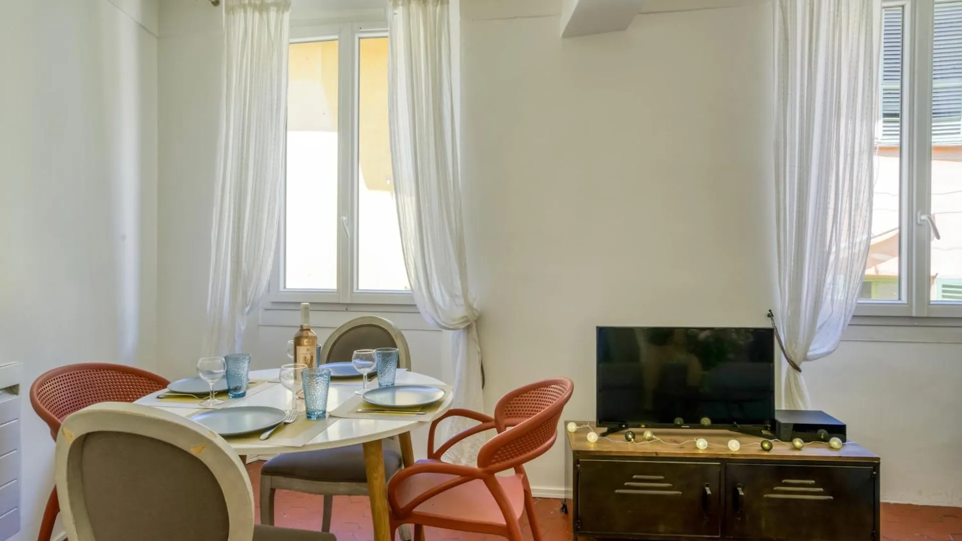 Apartment Typique - 2 Bedrooms,Typical Apartment-Old Town Nice