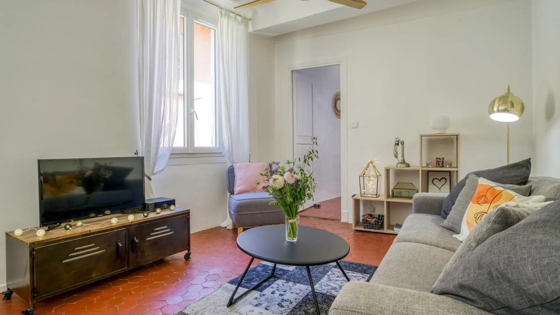 아파트 Typique - 2 Bedrooms,Typical Apartment-Old Town 니스